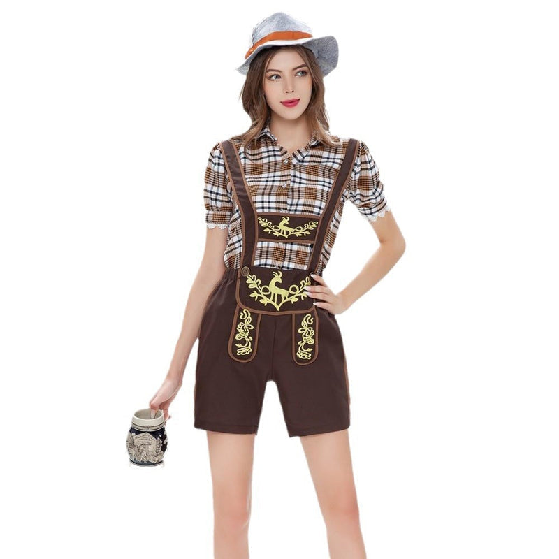 Trachten-Shorts für Damen mit besticktem Latz und Bluse