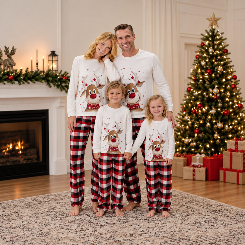 Weihnachtspyjama im Familienlook – Rentiermotiv