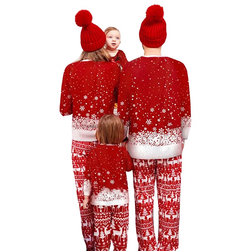 Weihnachtspyjama im Familienlook – Elch im Schnee