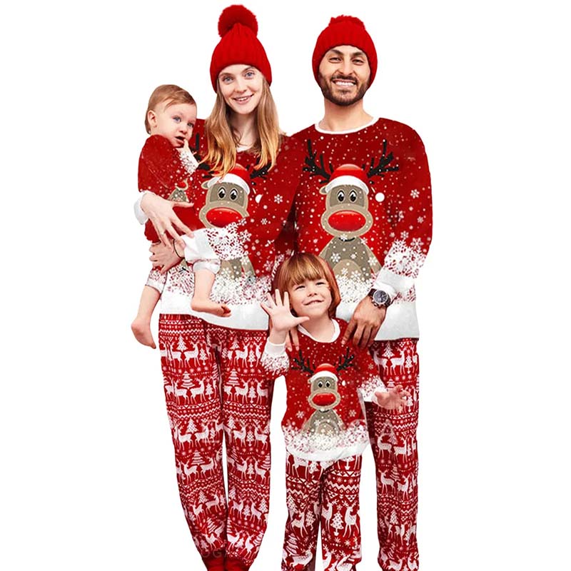 Weihnachtspyjama im Familienlook – Elch im Schnee