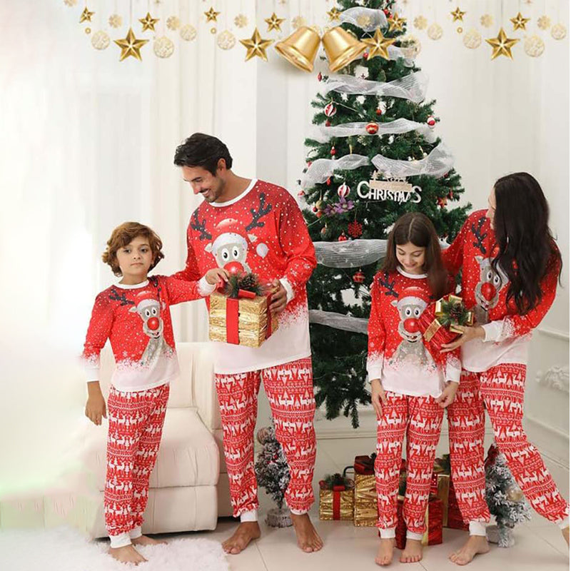 Weihnachtspyjama im Familienlook – Elch im Schnee