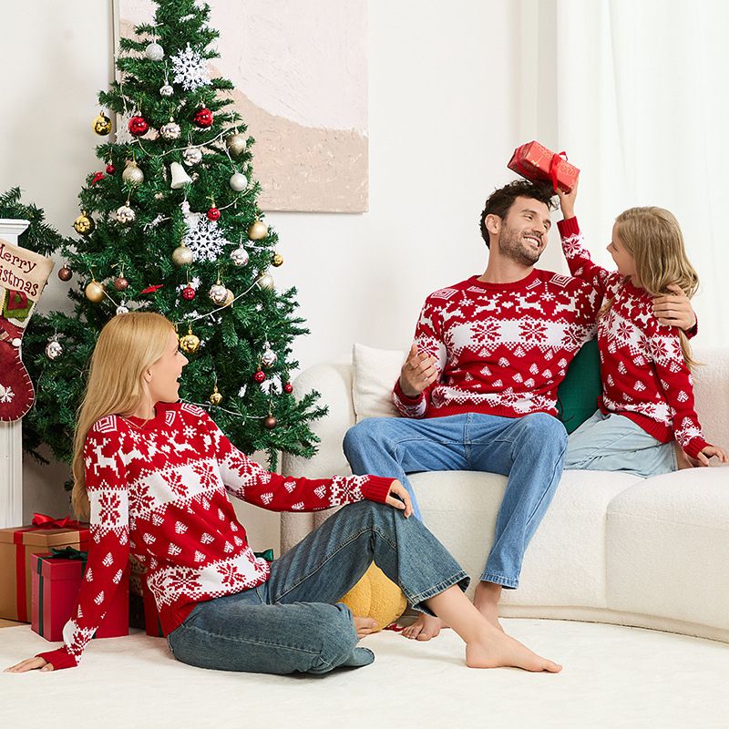 Weihnachtspullover – Nordisches Schneeflockenmuster