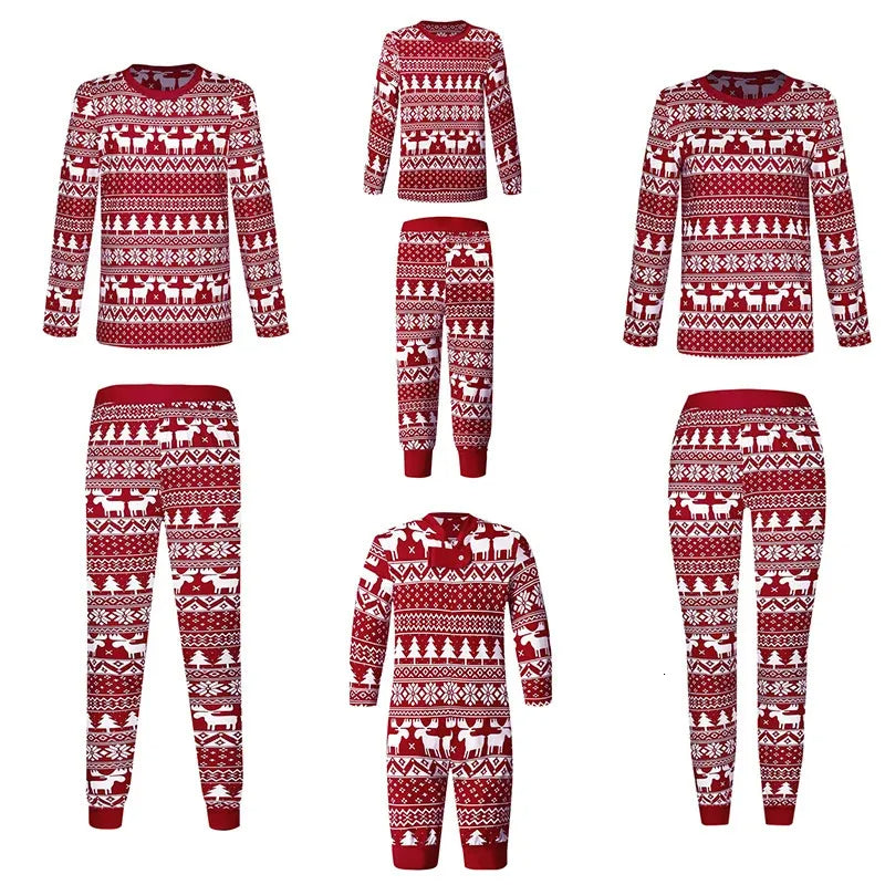 Julpyjamas med matchande familjedesign – rött älgmotiv med långa ärmar